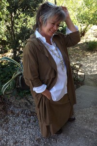 Veste velours longue à capuche Julia havane et jupe velours Elsa