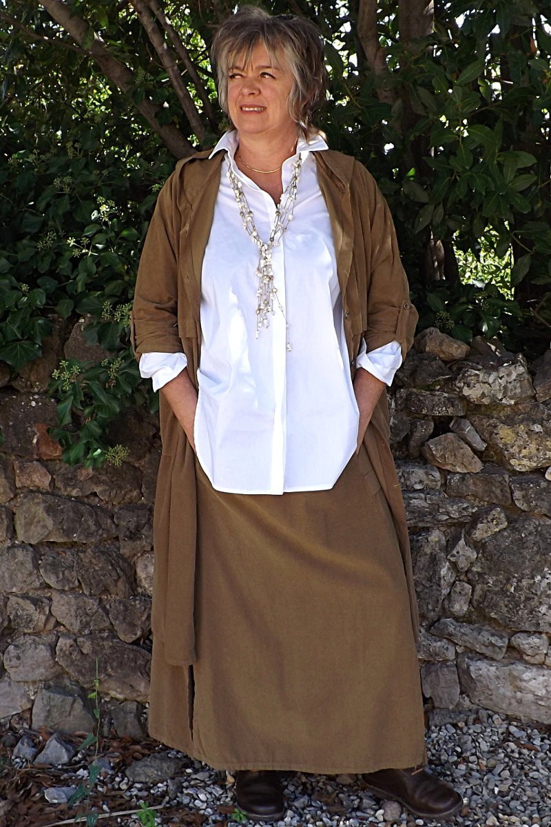 Veste velours longue à capuche Julia havane et jupe velours Elsa Veste velours longue à capuche Julia havane et jupe velours Elsa