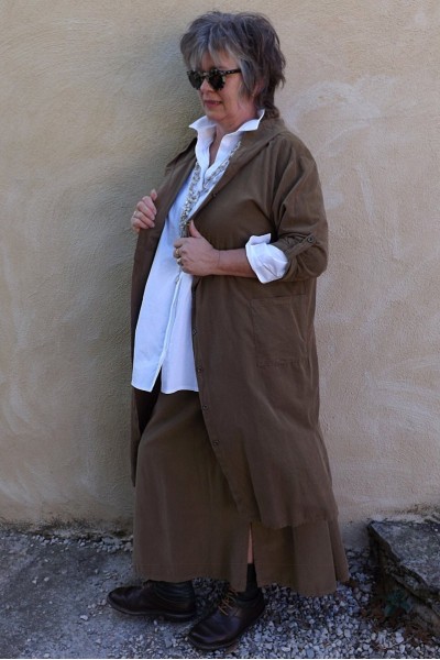 Veste velours longue à capuche Julia havane et jupe velours Elsa