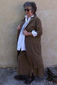 Veste velours longue à capuche Julia havane et jupe velours Elsa