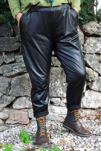 Pantalon grande taille Karl noir simili cuir noir