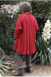 Gilet grande taille torsadé Pierre rouge sang, pantalon Tim 2 et pull Louison