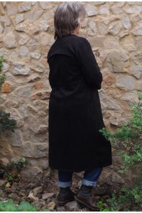 Trench en suédine noir, jean Jeff et chemise Chloé pétrole