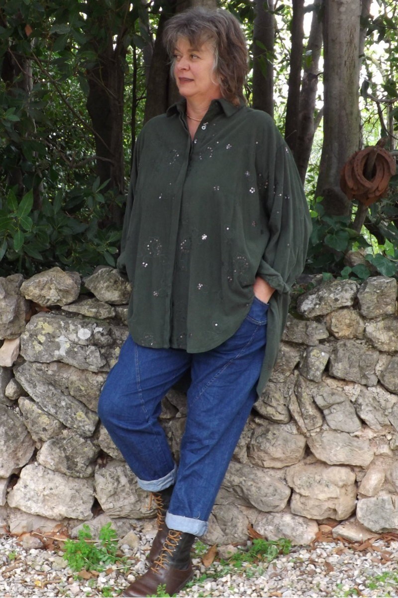 Veste longue en velours Lisette vert sapin et jean Jeff. Veste longue en velours Lisette vert sapin et jean Jeff.