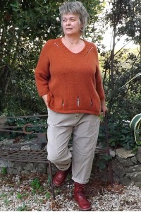 Pull original Mathurin rouille et pantalon velours Alessio