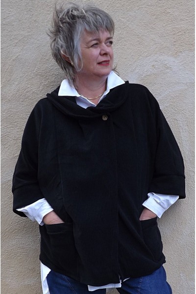 Veste velours côtelé courte Aristide et chemise Chloé.