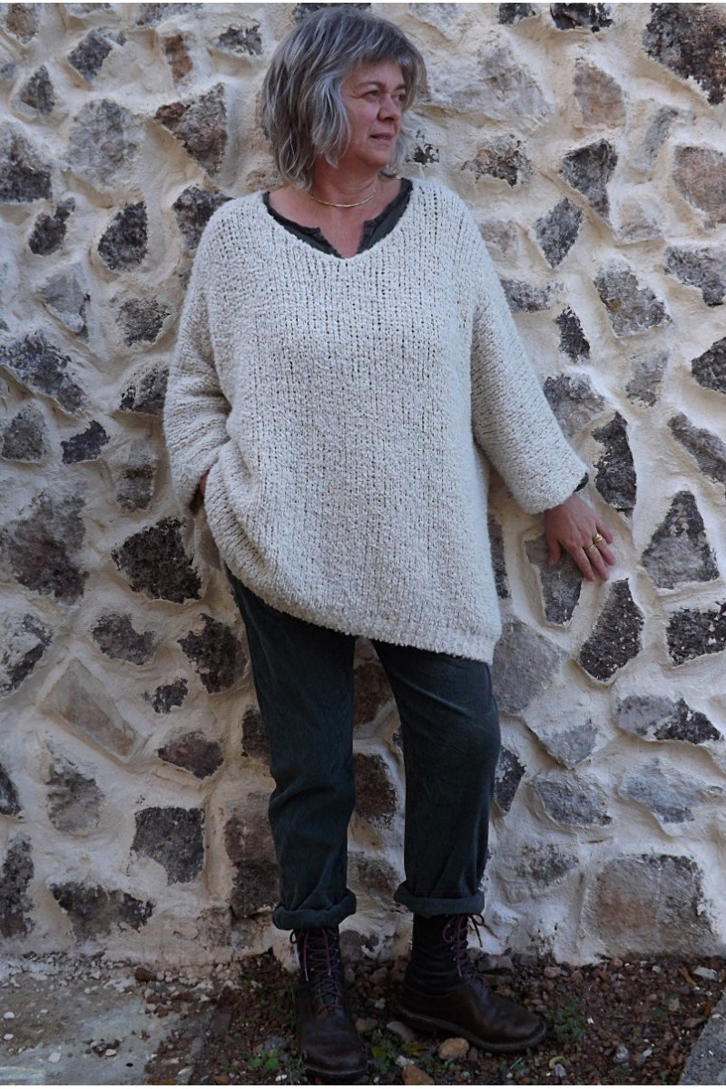 Pull grande taille Ivan crème et pantalon Henri kaki