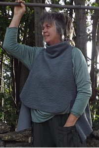 Haut sans manches Blaise gris, pull Auguste et pantalon Théophile