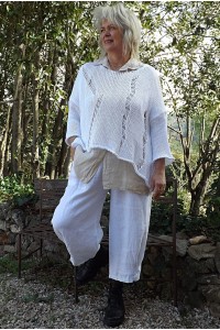 Pull coton Oversize Séverin blanc, chemise Séverine et pantalon Omer.