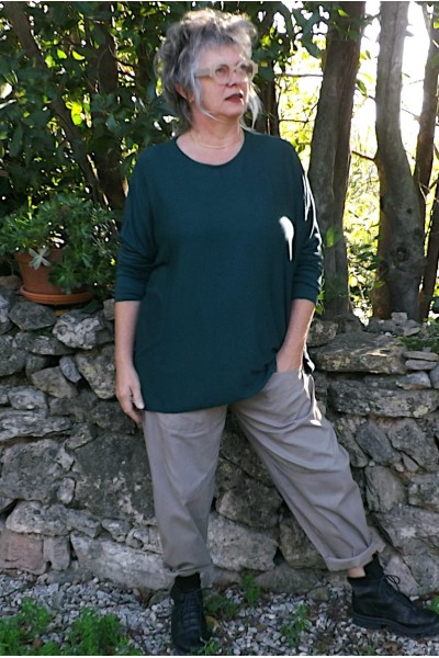 Pull Auguste et pantalon Antonin taupe.