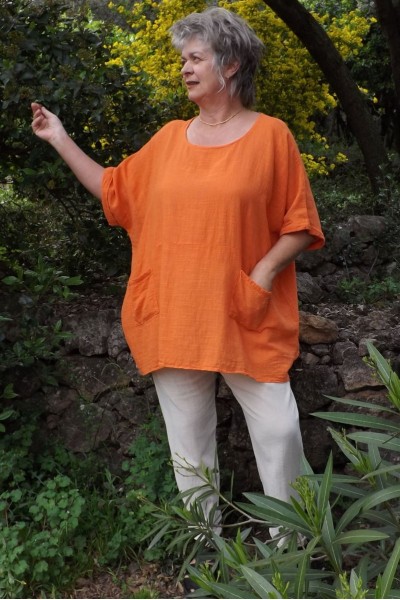 Tunique Oversize Femme en Coton Léger de couleur giroflée.