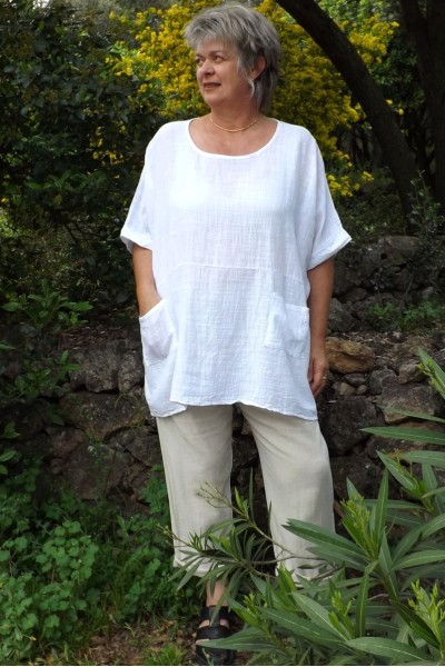 Tunique coton Pauline blanche et pantalon lin Antoine.