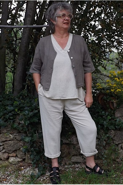 Veste courte en lin éco-responsable pour femme – Élégance naturelle
