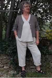 Veste courte en lin éco-responsable pour femme – Élégance naturelle