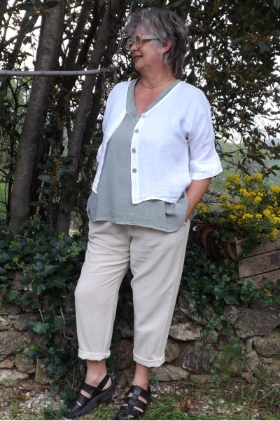 Veste courte en lin blanc pour femme – Élégance naturelle
