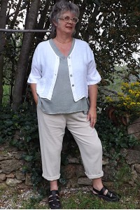 Veste courte en lin blanc pour femme – Élégance naturelle
