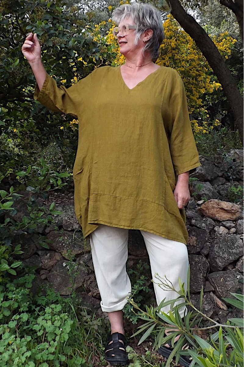 Haut Tunique Wallis En Soie – Taille S, Imprimé Floral Marron Et Or – Manches Courtes Et Col Arrondi