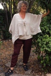 Veste courte en lin femme – coupe oversize style poncho, originale.