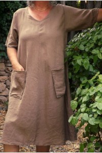 Robe longue en lin grande taille cappuccino– Élégance avec deux col V