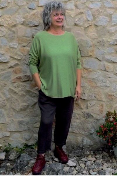 Pull léger Auguste vert prairie chiné et pantalon Gabriel chocolat