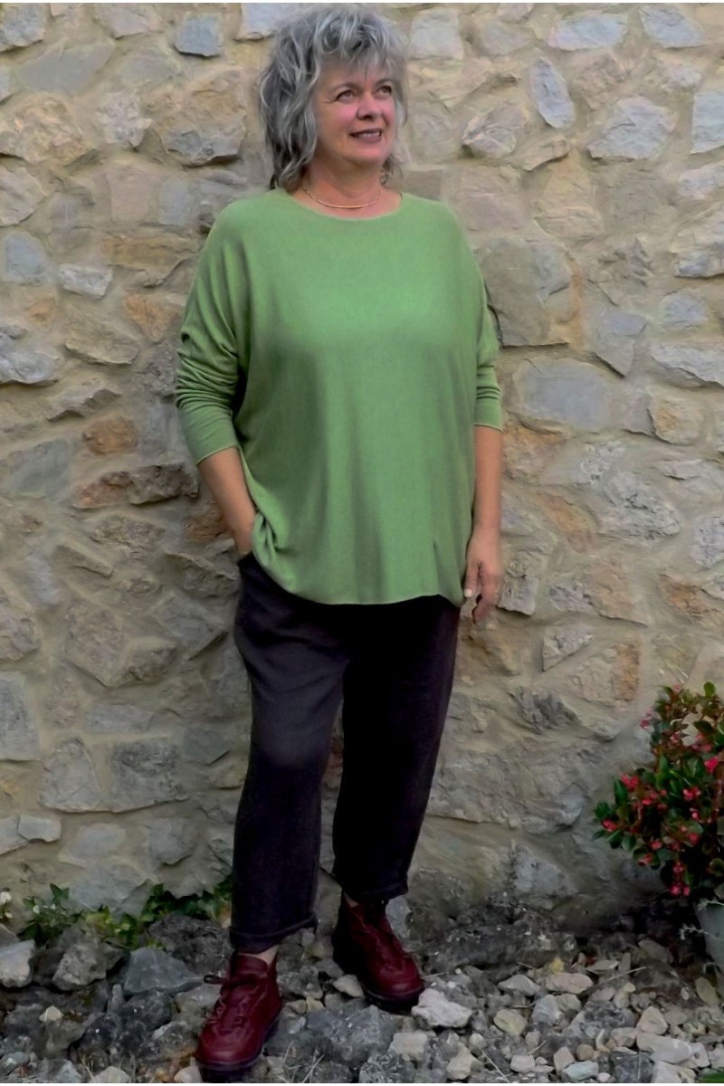 Pull léger Auguste vert prairie chiné et pantalon Gabriel chocolat