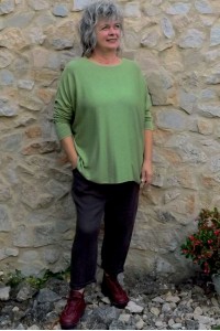 Pull léger Auguste vert prairie chiné et pantalon Gabriel chocolat