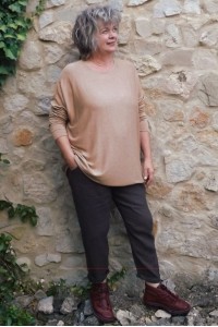 Pull léger Auguste beige chiné et Pantalon lin Gabriel chocolat