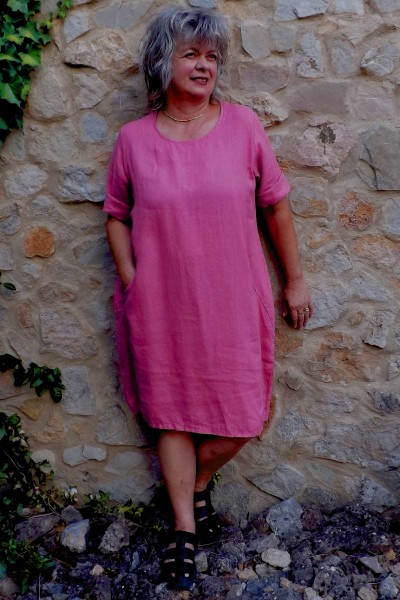 Robe en lin rose grande taille avec poches – Légèreté et confort chic