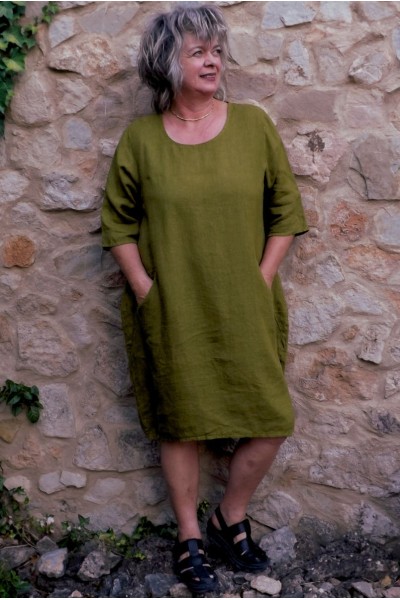 Robe en lin verte grande taille avec poches – Légèreté et confort chic