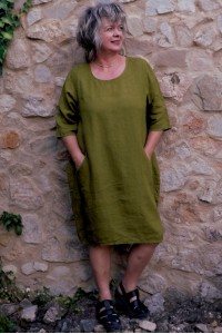 Robe en lin verte grande taille avec poches – Légèreté et confort chic