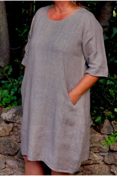 Robe en lin grège grande taille avec poches – Élégance et confort