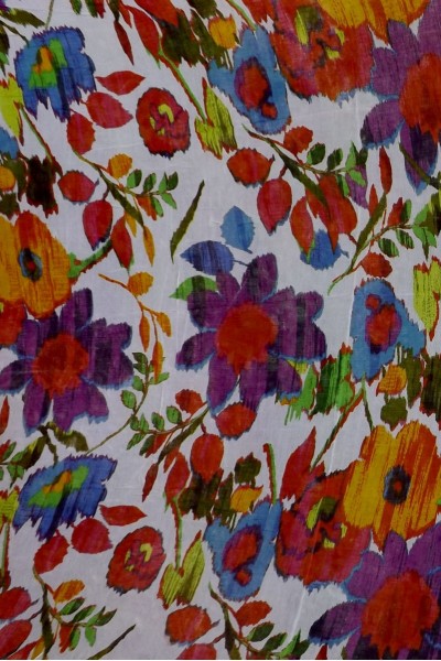 Foulard en coton multicolore - Motif floral léger, original, élégant.