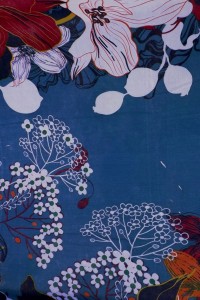 Foulard en coton et viscose multicolore | Touche de bleu élégante