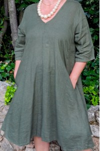 Robe en lin grande taille col V avec poches - Élégance et confort