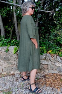 Robe en lin grande taille col V avec poches - Élégance et confort
