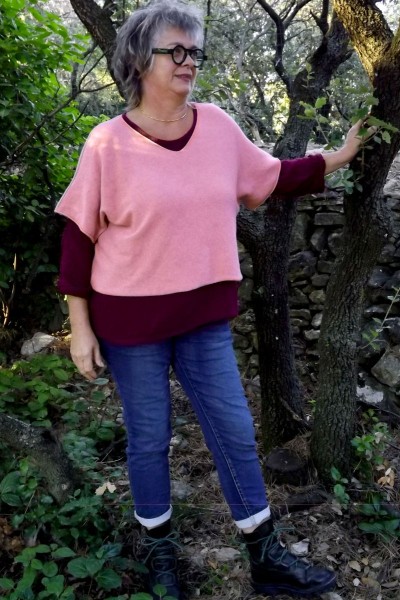 Pull over size Siméon Rose doux, top gaze de coton Colin prune et jean Béa