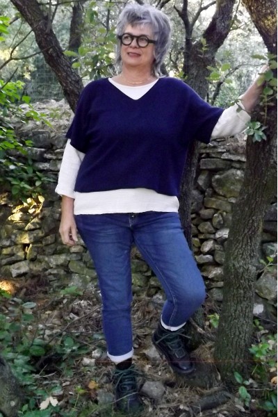 Pull Siméon col V Bleu marine et Jean Béa