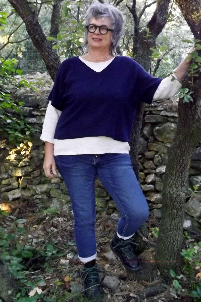 Pull Siméon col V Bleu marine et Jean Béa