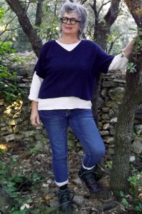 Pull Siméon col V Bleu marine et Jean Béa