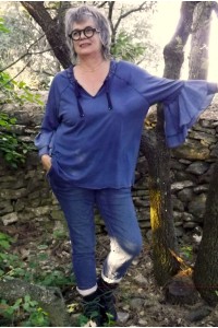 Haut bleu grande taille femme – Manches longues coton col V et volants