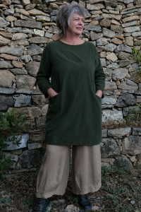 Pantalon lin large Leopold Beige et Tunique velours coton Mathilde kaki