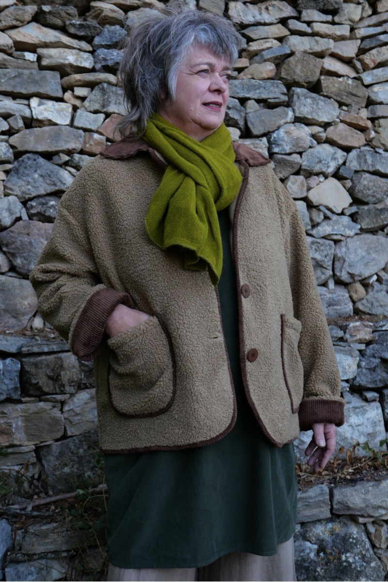 Veste polaire Olivia Beige, foulard en laine Vert botanique et Robe tunique velours Mathilde Kaki Veste polaire Olivia Beige, foulard en laine Vert botanique et Robe tunique velours Mathilde Kaki