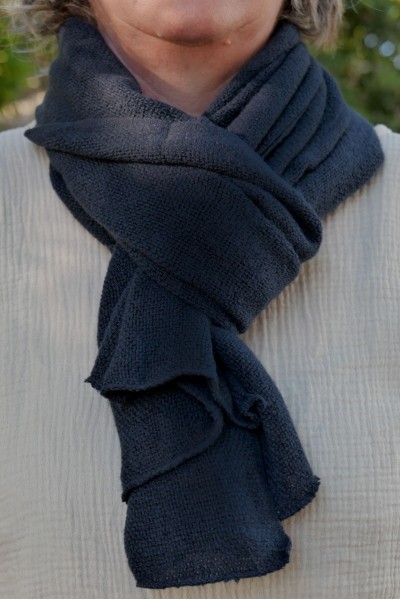 Écharpe en Laine mixte bleu marine – Douceur et Chaleur pour l’Hiver