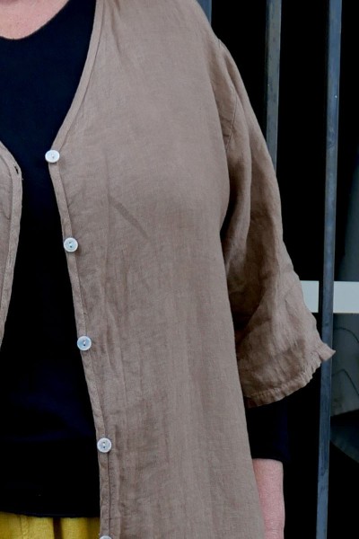 Veste longue en lin havane femme grande taille – Col V, boutons