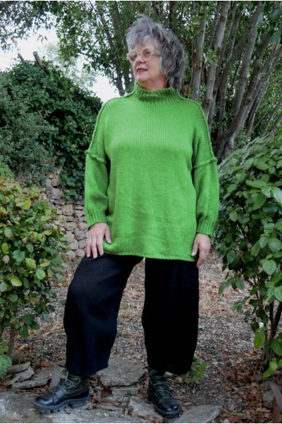 Pull col cheminée Alix Vert Pop et Pantalon lin Aldebert Noir
