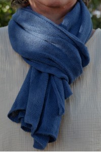 Écharpe en Laine mixte bleu jean – Douceur et Chaleur pour l’Hiver