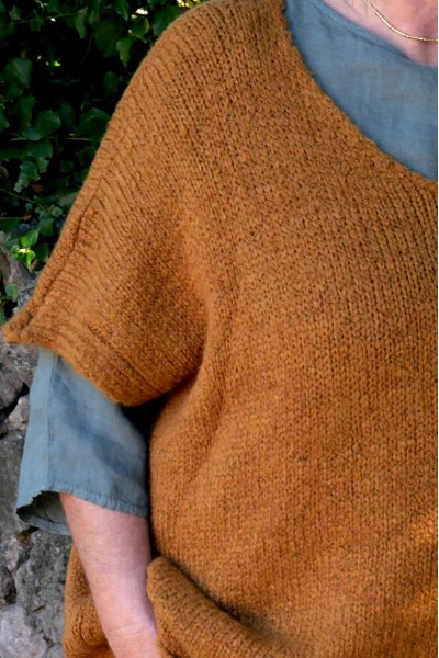 Pull over size femme sans manche, col V– chaud, confortable & laine.