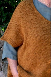 Pull over size femme sans manche, col V– chaud, confortable & laine.