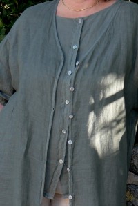 Veste longue en lin kaki femme grande taille – Col V, boutons