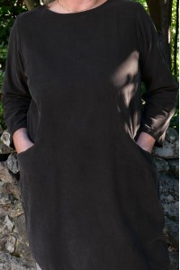 Robe ou Tunique femme en velours de coton, 2 poches - douce et stylée.